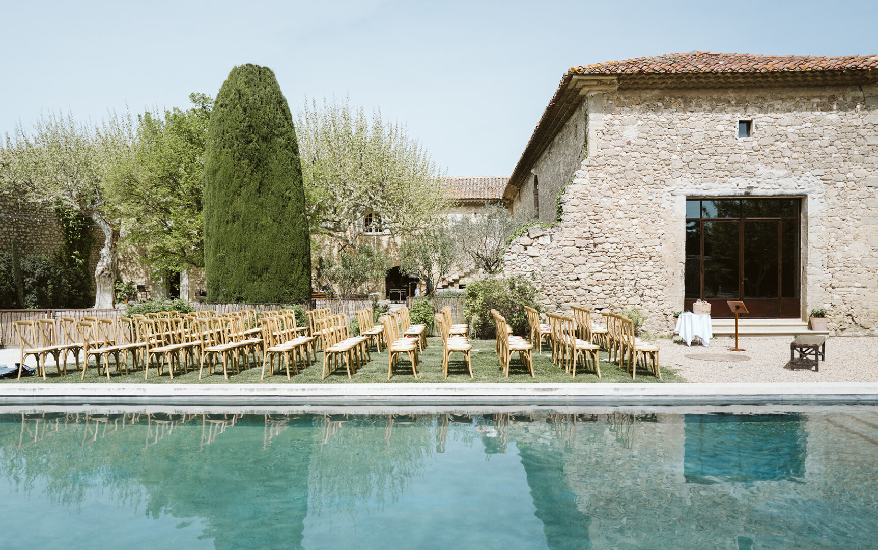 CEREMONIE EN BORD DE PISCINE